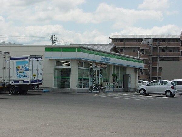 周辺環境(ファミリーマートまで500ｍ)