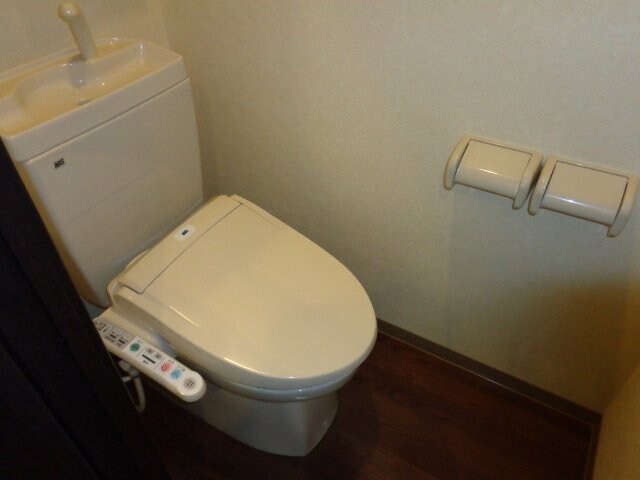 物件内観写真8　(シャワー付トイレ)