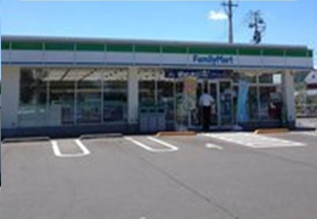 物件外観写真6　(ファミリーマート高松林店さんまで750m)