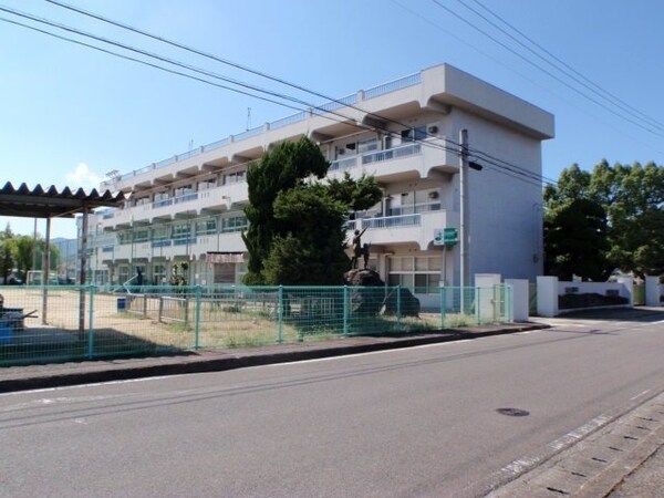 周辺環境(三豊市立勝間小学校まで550m)