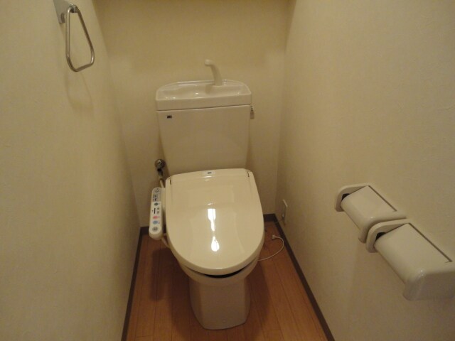 物件内観写真9　(シャワー付トイレ)