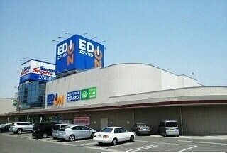 物件外観写真2　(エディオン様まで2400m)