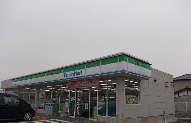 物件外観写真6　(ファミリーマートさんまで1800m)