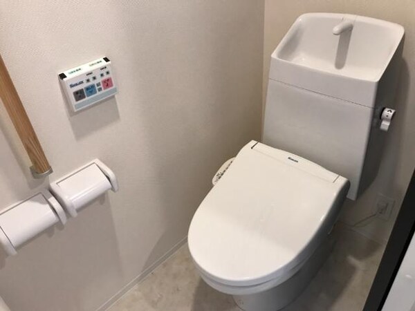 トイレ(シャワー付トイレ)