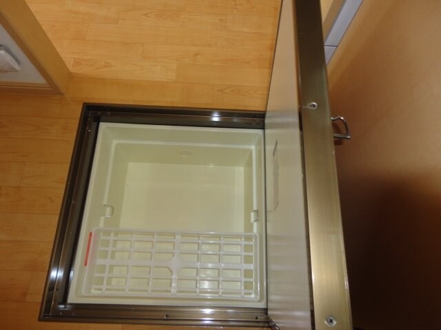 物件内観写真11　(床下収納)