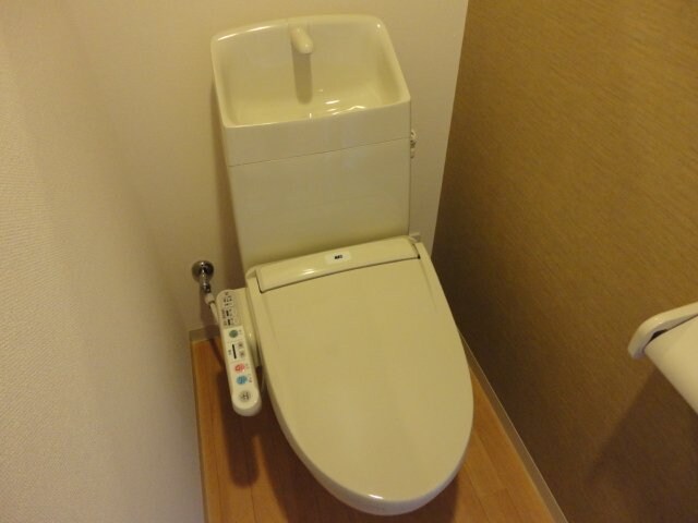 物件内観写真12　(シャワー付トイレ)