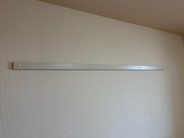 物件内観写真16　(ハンガーフック掛け)