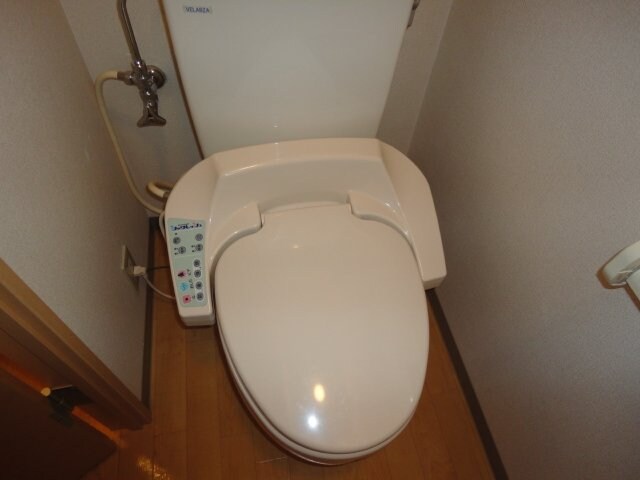 物件内観写真3　(シャワー付きトイレ)