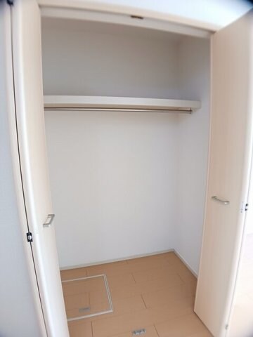 物件内観写真15　(大きなスペースがあり、収納には困りません)