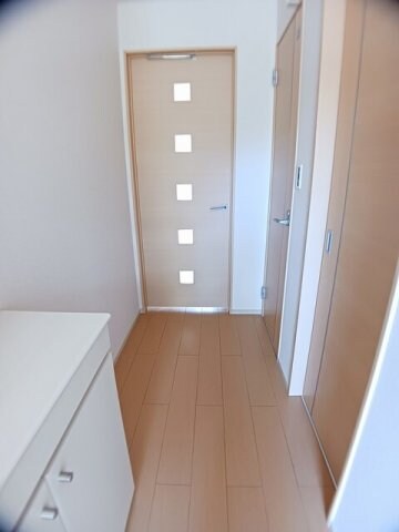 物件内観写真18　(きれいな玄関です)