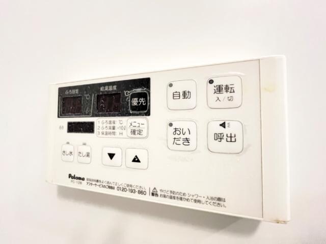 物件内観写真26　(追い焚きパネル)