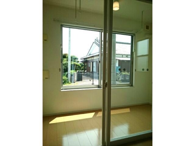 物件内観写真10　(ｻﾝﾙｰﾑ)