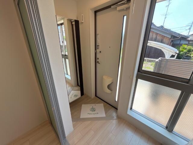 物件内観写真8　(玄関)