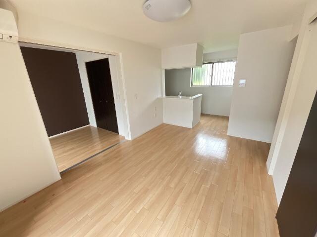 物件内観写真2　(リビング)