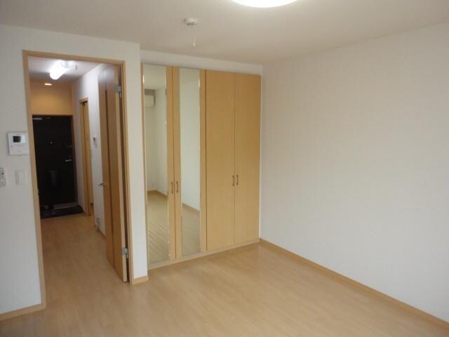 物件内観写真3　(洋室)