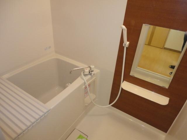 物件内観写真4　(ユニットバス)