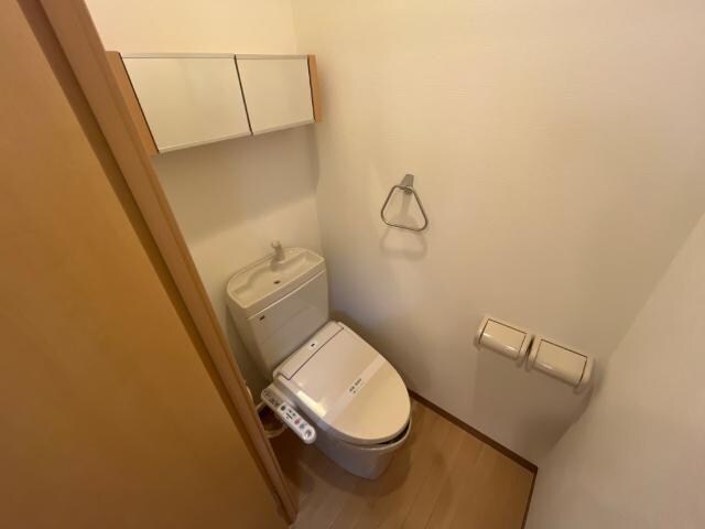 物件内観写真5　(シャワー付トイレ)