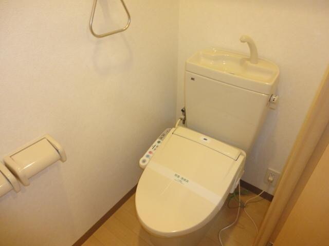 物件内観写真5　(シャワー付トイレ)