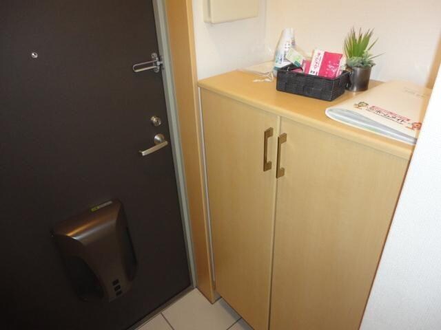 物件内観写真8　(玄関)