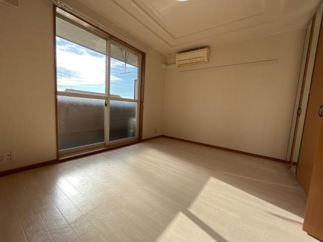 物件内観写真2　(リビング)