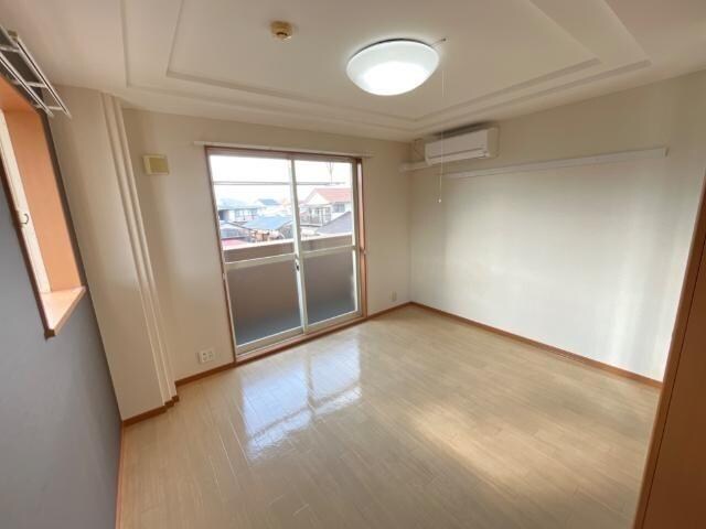 物件内観写真3　(室内)