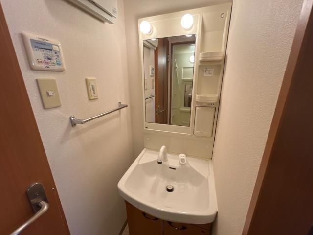 物件内観写真7　(洗面)