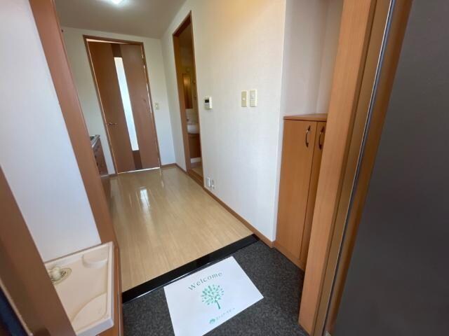 物件内観写真8　(玄関)