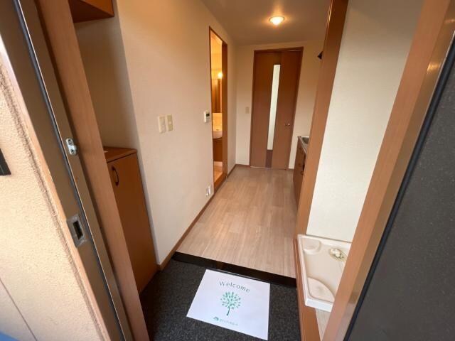 物件内観写真8　(玄関)