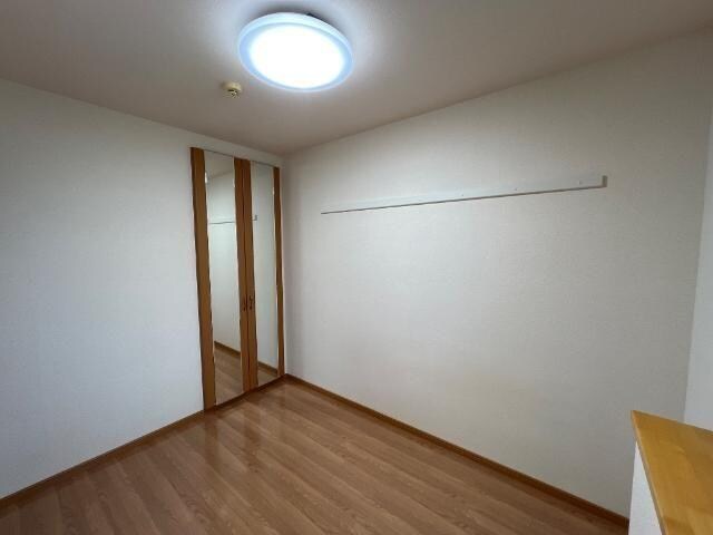 物件内観写真4　(洋室)