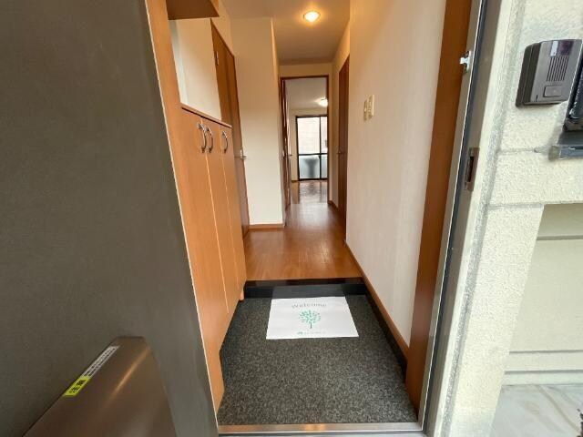 物件内観写真9　(玄関)