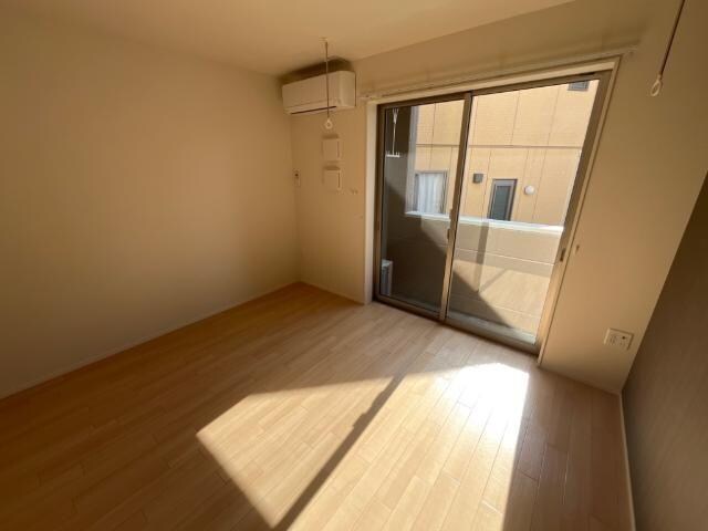 物件内観写真2　(リビング)