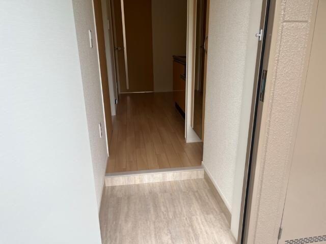 物件内観写真9　(玄関)
