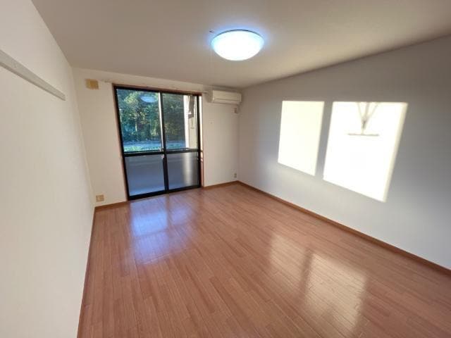 物件内観写真2　(室内)