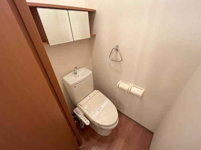 物件内観写真5　(シャワー付トイレ)