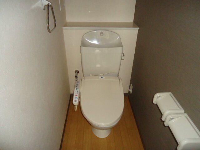 物件内観写真6　(シャワー付トイレ)