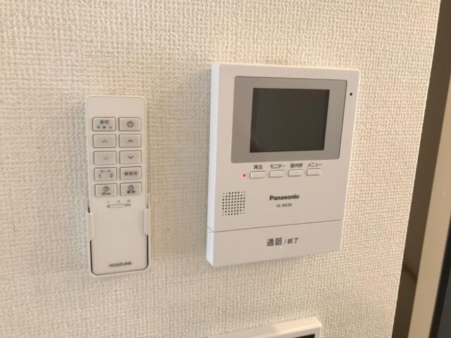 物件内観写真3　(カメラ付インターホン)