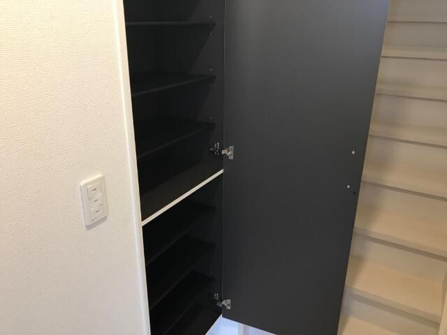 物件内観写真10　(下駄箱)