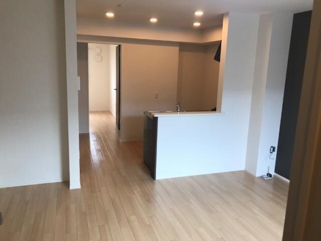 物件内観写真2　(リビング)