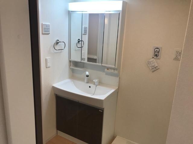 物件内観写真8　(洗面)