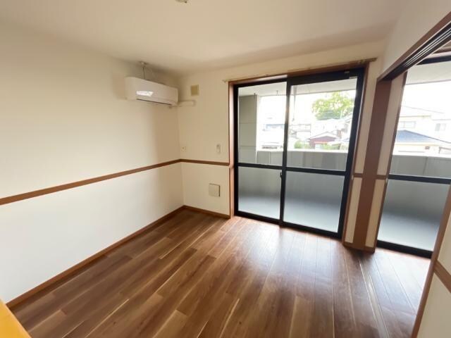 物件内観写真2　(リビング)