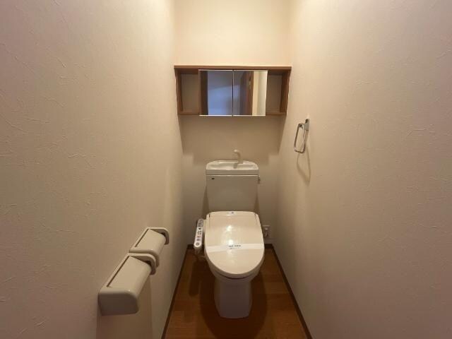 物件内観写真6　(シャワー付トイレ)