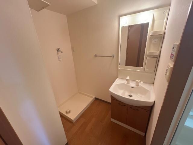 物件内観写真8　(洗面)