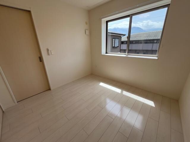 物件内観写真2　(リビング)