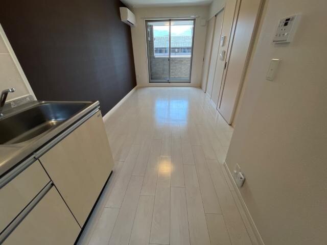 物件内観写真3　(廊下)