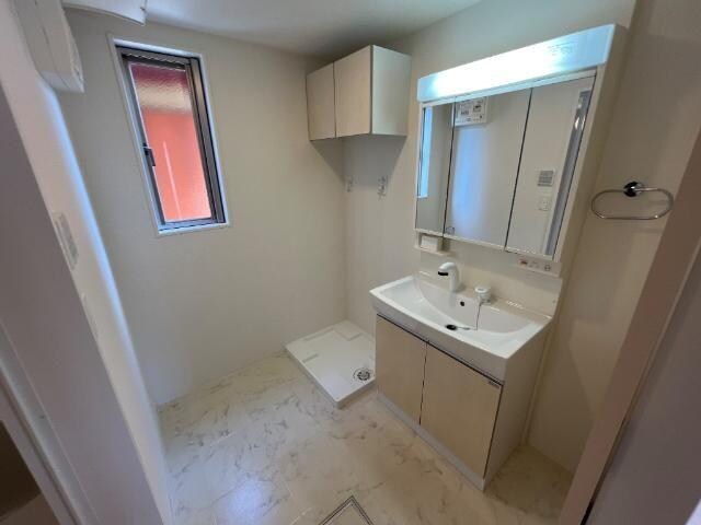 物件内観写真8　(洗面)