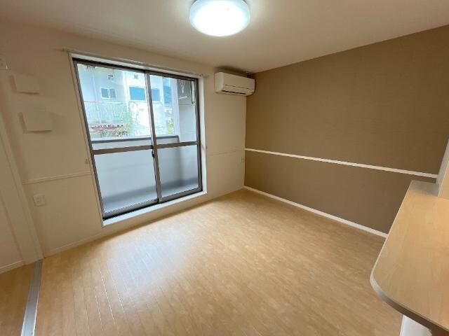 物件内観写真2　(リビング)