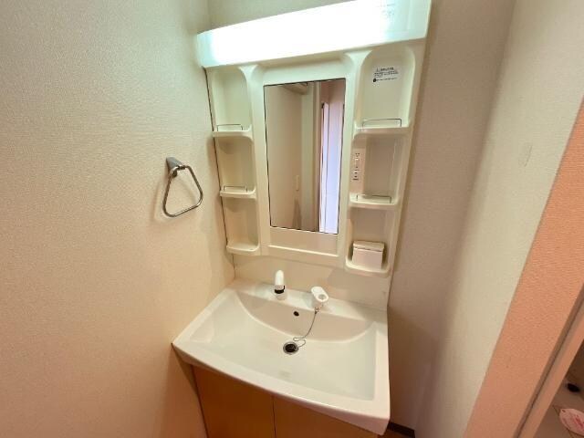 物件内観写真8　(洗髪洗面化粧台)