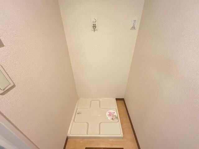 物件内観写真13　(洗濯機置場)