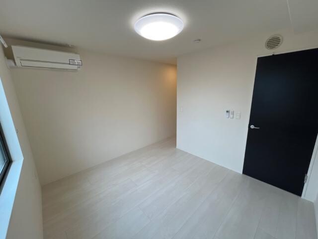 物件内観写真2　(リビング)