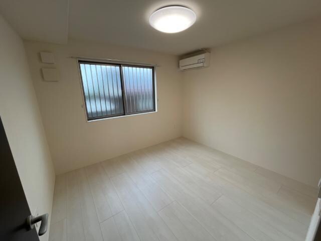 物件内観写真3　(洋室)